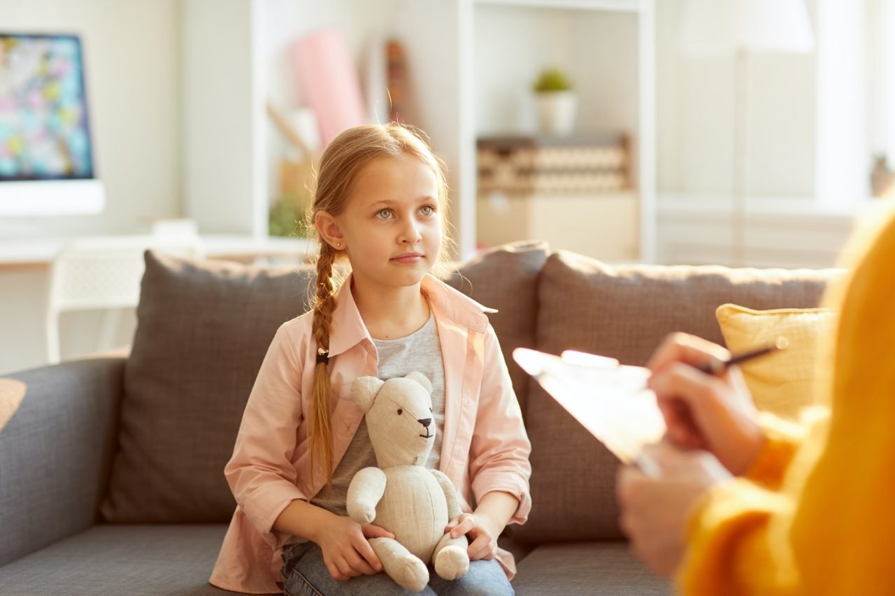 little-girl-in-therapy-session